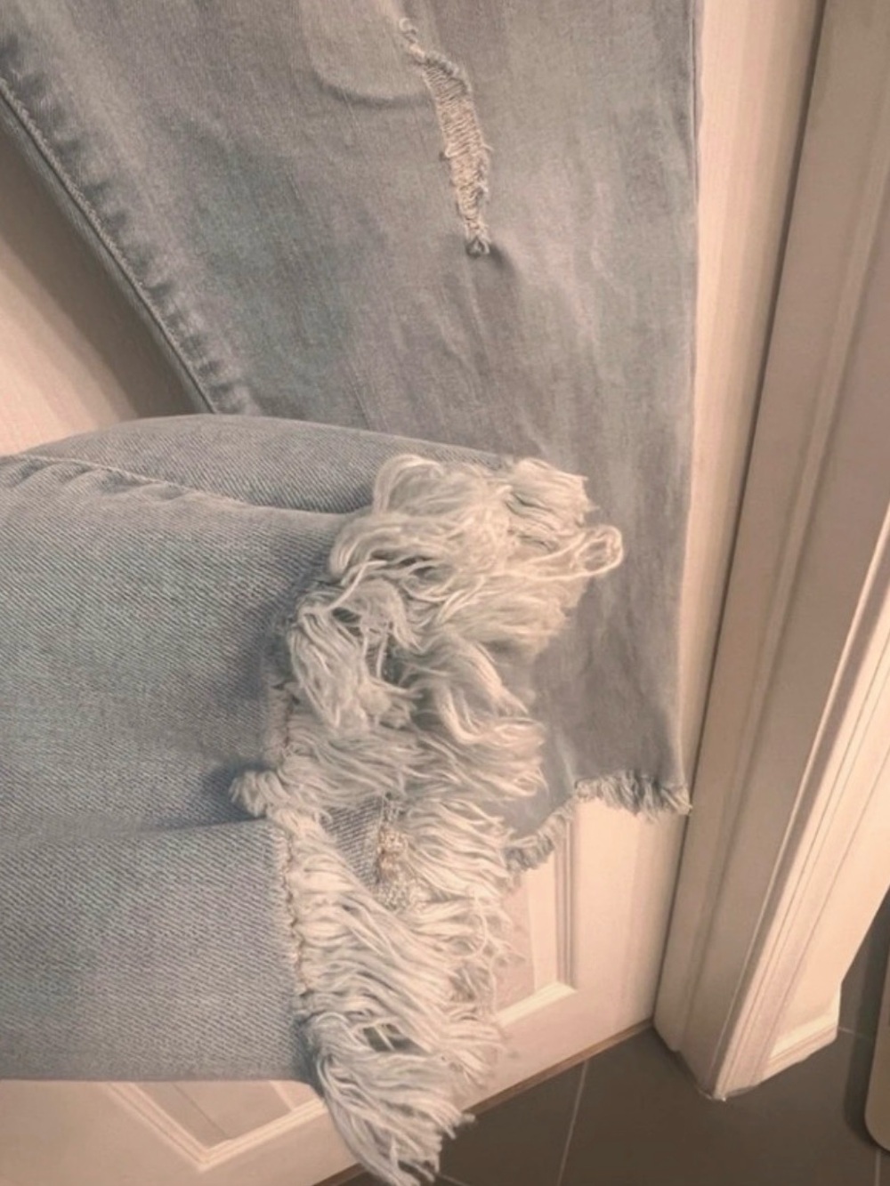 a.n.a Light Wash High Rise Skinny Jeans with Frayed Hem - Picture 4 of 5
